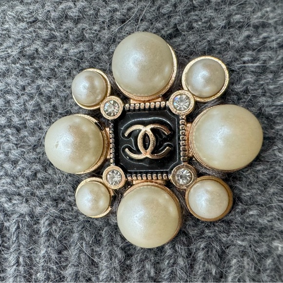 CHANEL Wool Scarf and Beanie Matching Set in Grey OS - Brand New - Authentic - - Picture 8 of 8